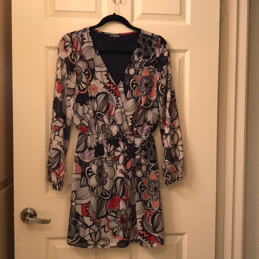 Flowy V neck Express Dress